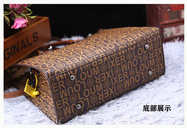 حقيبة يد بسعة كبيرة من الجلد Plastic Zipper Handbag Stylish