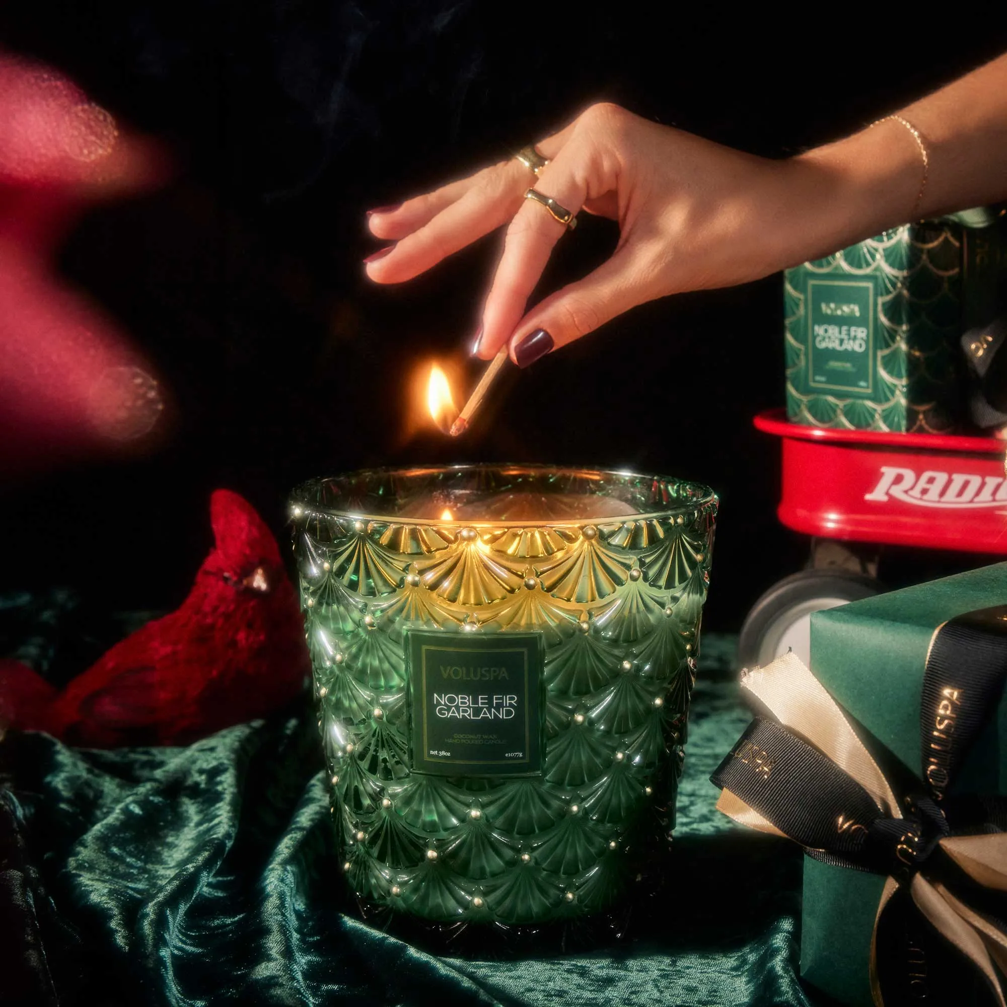 3 Wick Hearth Candle (Noble Fir Garland)