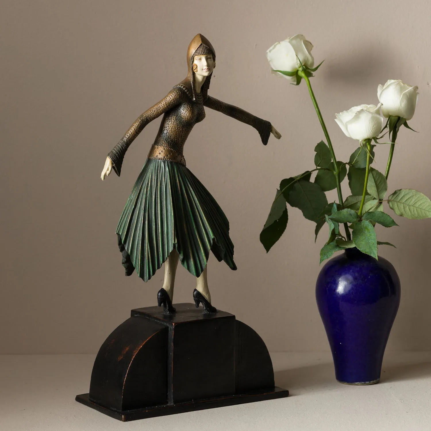 EVE DECO FIGURE