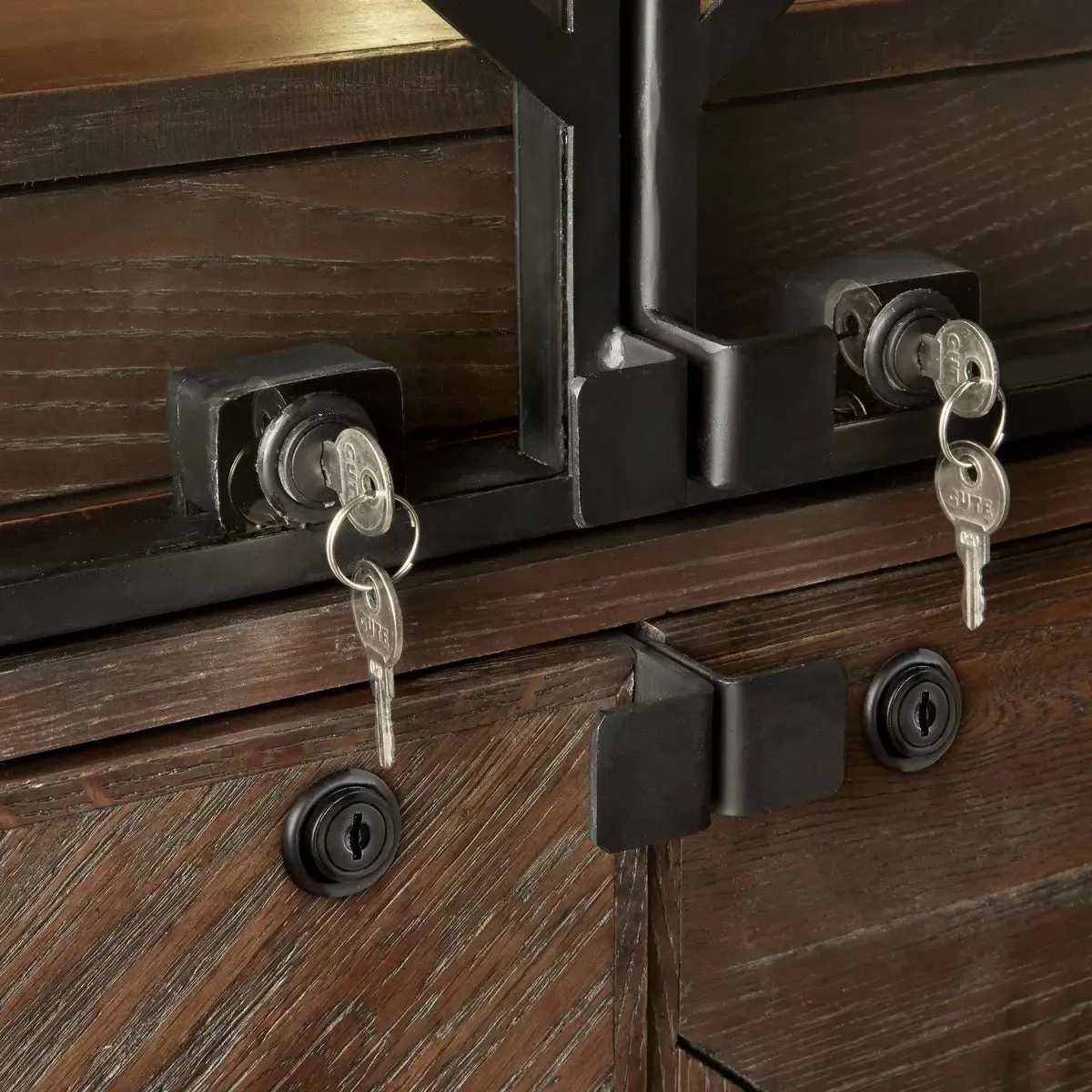 Monterey Bar Cabinet | Wine Enthusiast | 3370403K